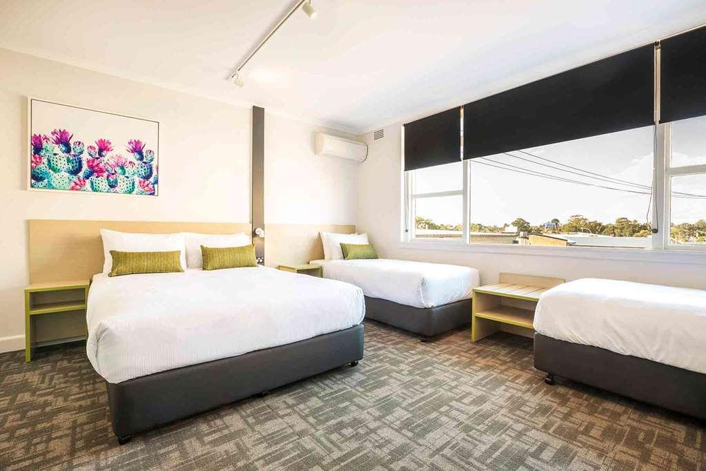 Nightcap At Hume Hotel Bankstown Pokoj fotografie