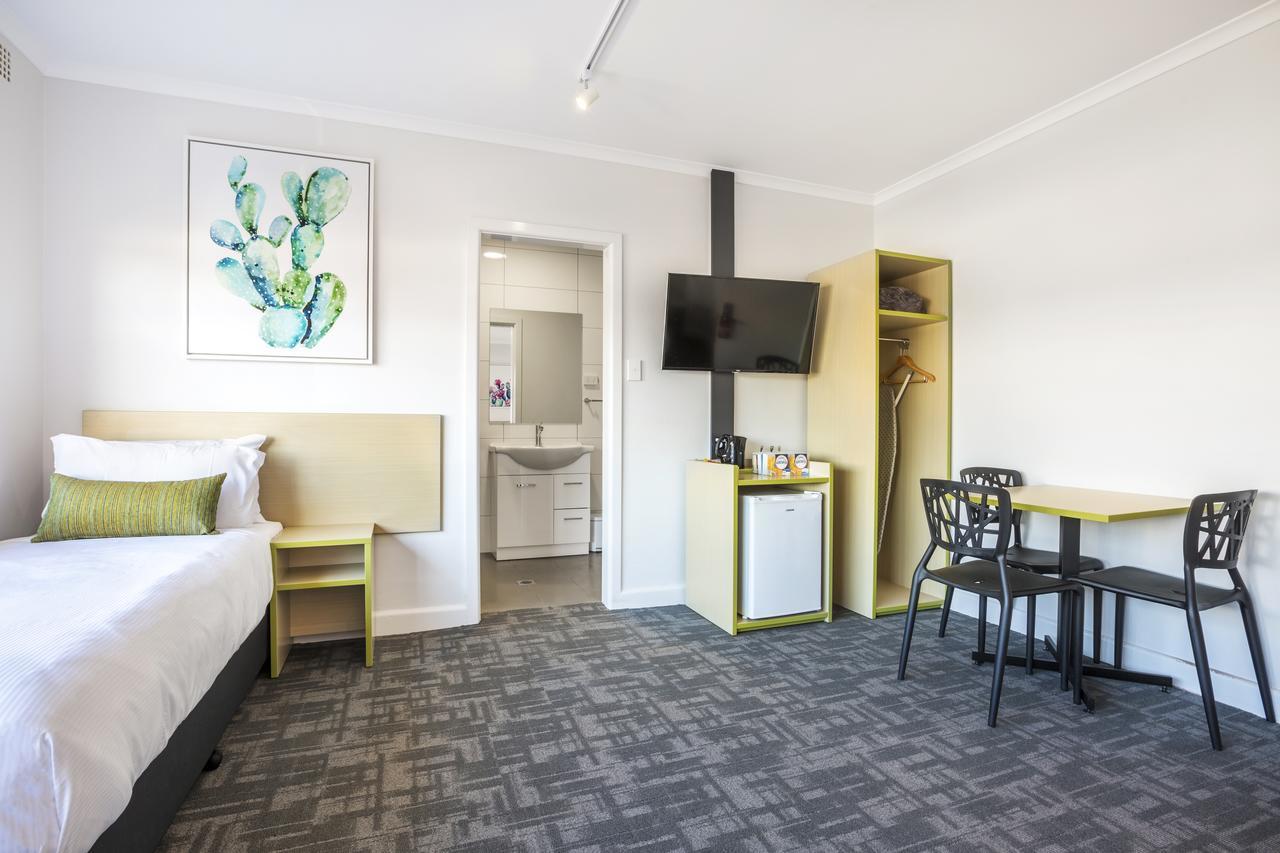 Nightcap At Hume Hotel Bankstown Exteriér fotografie