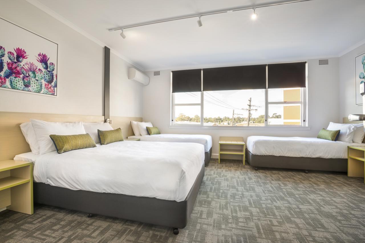 Nightcap At Hume Hotel Bankstown Exteriér fotografie